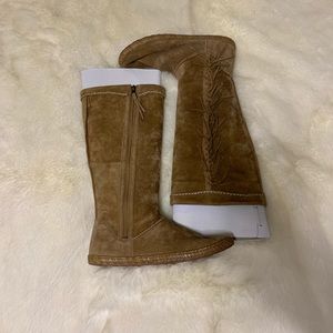 ❌SOLD❌Ugg Mammoth suede fringe boots.